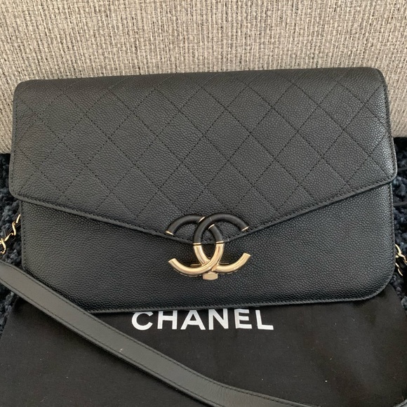 CHANEL Handbags - Chanel Thread around handbag